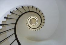 Jak zostawiać auto na biegu czy na luzie? Jak zostawiać auto na biegu czy na luzie?